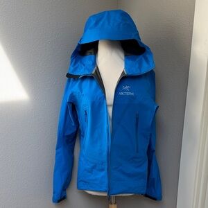 Men’s Beta SL blue hard shell jacket like new size small